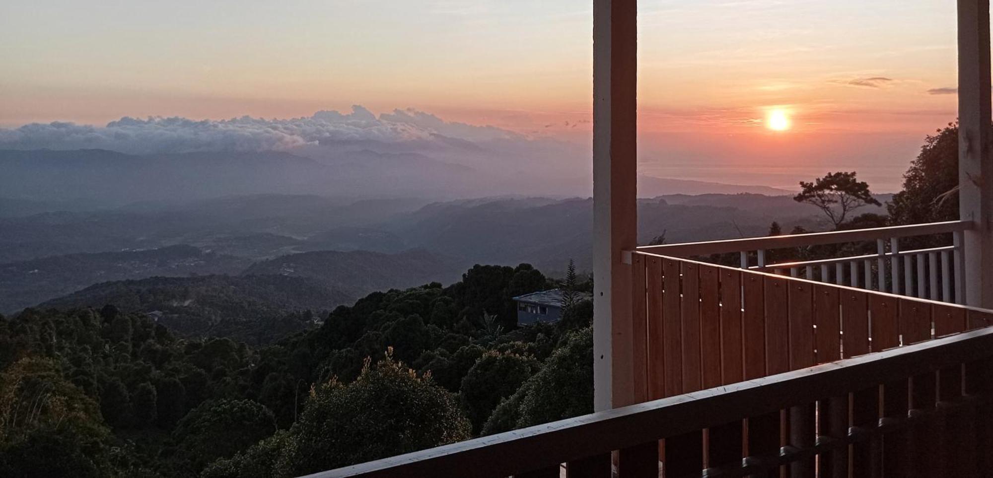 Manik Bulan Apartment Munduk  Bagian luar foto