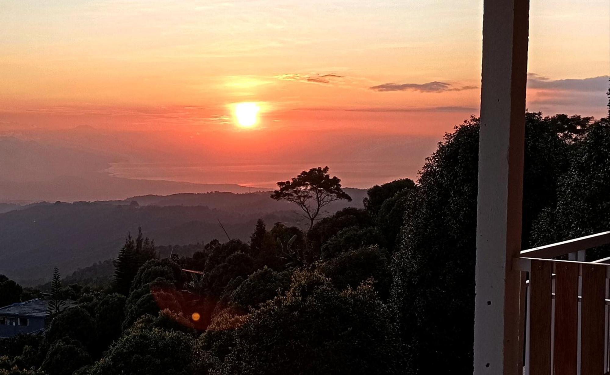Manik Bulan Apartment Munduk  Bagian luar foto